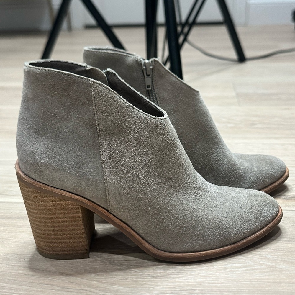 Jeffery Campbell taupe grey suede Booties 7.5 comfortable and cute